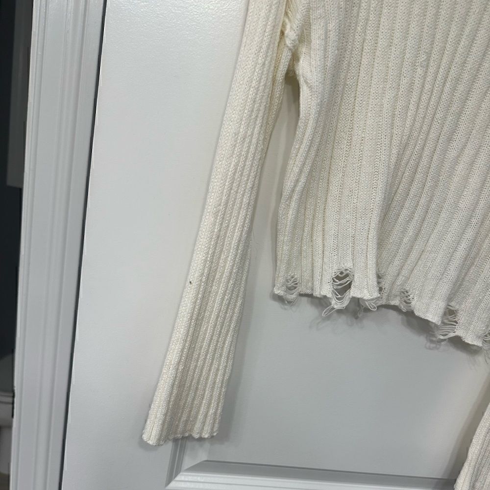Ribbed Distressed‎ Sweater - Picture 3 of 9